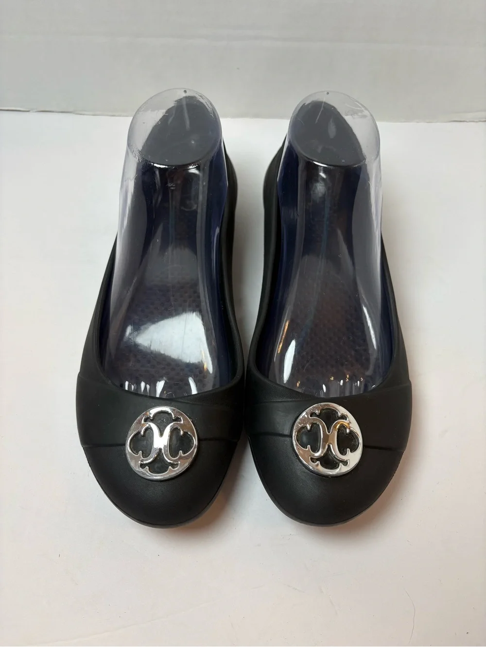 Crocs Gianna Black Slip-on Ballet Flat Loafers Silver Disc Medallion Size 8